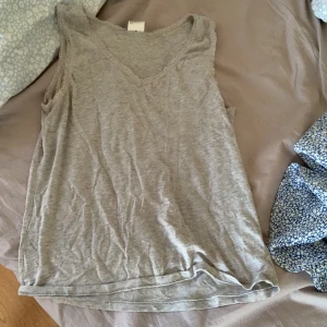 Linne - Säljer ett grått linne från H&m