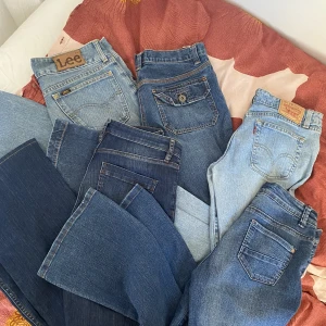 Lågmidjade bootcutjeans - Finns separata annonser ute på min plick. Alla lågmidjade bootcut i 34-38