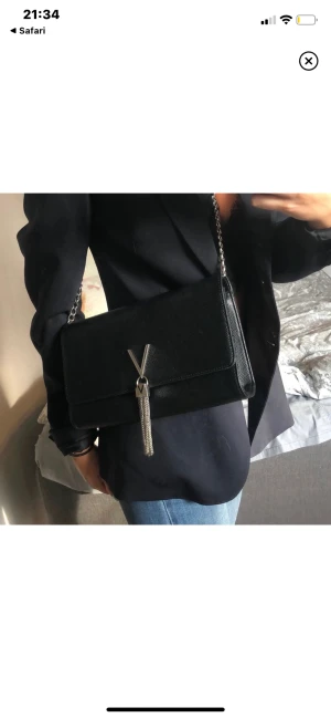 Väska - Säljer min Valentino väska som knappt är använd. Är i bra skick. Meddela för intresse eller fler bilder❣️