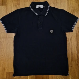 Stone island pike - Säljer en stone island piké i fint skick. Dm för frågor