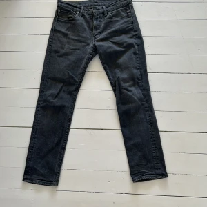 Levis 511 - Säljer mina Levis 511 Jeans då jag inte använder de längre men de är ändå i ett fint skick. De är i storlek W33 L32. Frakt ingår inte. 