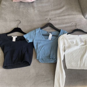 Zara toppar  - Fina tröjor från zara som jag tyvärr inte får användning för! Säljar därför alla tre tröjor för 150💘