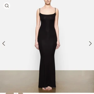 Skims klänning - Säljer min skims klänning som endast är provad då jag ångrade mig med den, aldrig använd!