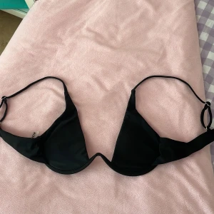 Bikiniöverdel  - Bikiniöverdel från Shein med bygel. Aldrig använd, storlek S. 