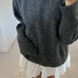 Stickad tröja - I bra skick, helt oanvänd!