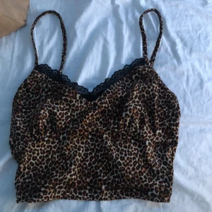 Leopardtopp - Helt ny! 🤍🤎Stretchig och justerbara band