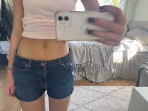 Jeans shorts❤️‍🔥 - Så snygga jeans shorts ifrån bershka!! Passa på💓💓(Storleken står inte, så chansar bara)