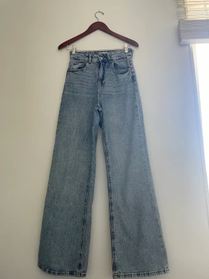 Wide leg Jean - Light coloured jeans Wide leg  H&M  Size 36 