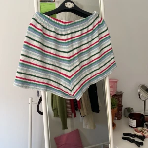 Shorts  - Färgglada shorts från zara! Dessa är ganska oversized med sköna som fan!!