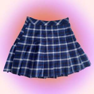 Blå pleated kjol med mönster från HM💞