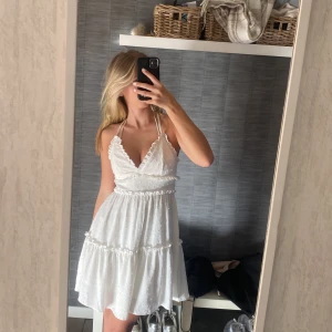 Klänning - Klänning jätte fin helt oanvänd stl xs 