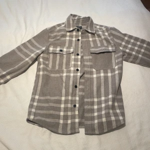 H&M tröja - Helt ny H&M premium selection tröja, nyskick nypris 400kr pris kan diskuteras i snabb affär 