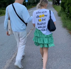 Volangkjol  - En super fin kjol från märket object som köptes förra sommaren från zalando. Nypris var 459 kr och mitt pris är 250kr. Kjolen är i nyskick, skicka ett meddelande för mer bilder eller fundering