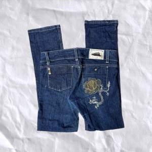 lågmidjade jeans; midjemått 72, innerbenslängd 72 💕