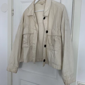 Jacka  - Beige jacka 