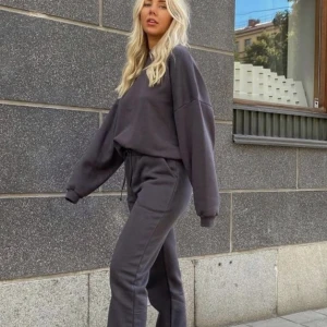 Lxa sweatshirt  - Mörkgrå oversize sweatshirt från Linn Ahlborg märke lxa