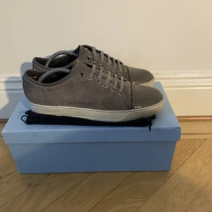 Lanvin skor  - Säljer mina Lanvin skor. De är flitigt använda men har mycket kvar att ge. Kom privat för eventuella frågor!