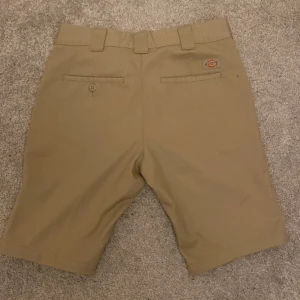 Dickies chinoshorts  - Säljer dessa feta shorts bara använda en gång. Storlek 30 i midjan. Pris kan diskuteras👍