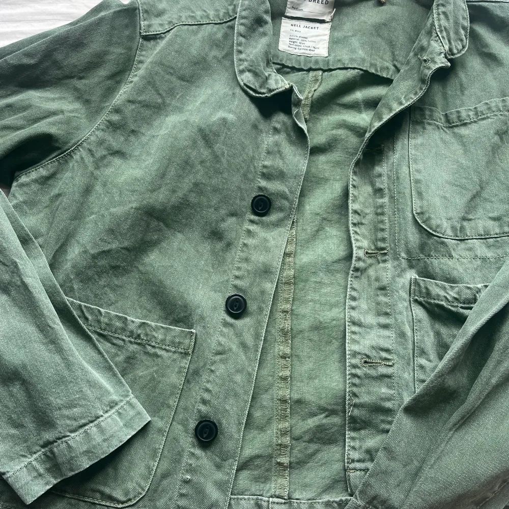 En grön jeans jacka, sparsamt använd. Hör av er vid intresse. Kramis 🌸. Jackor.