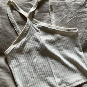 Linne - Säljer detta linne ifrån Gina Tricot i storlek xs💗
