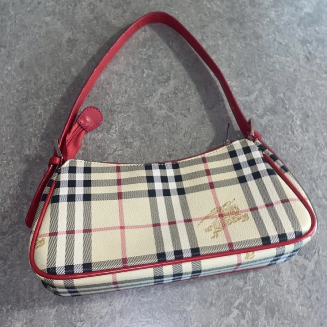 Fejk burberry väska❗️