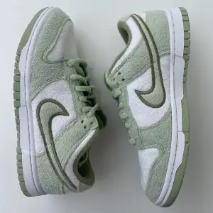 Nike Dunk Low SE 'Fleece Green' 