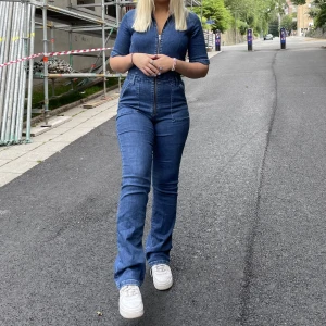 Byxdress denim - Byxdress i denim från mango 