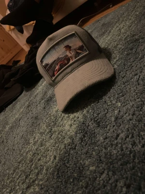 Monaco keps  - Använd i 1 vecka inget är sönder ser helt ny utt 