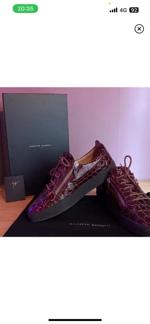 Giuseppe Zanotti  - Heeej säljer dessa sjukt snygga giuseppes, har låda, dustbag etc. Köpta från deras hemsida, skick: 8/10. Nypris 8200kr⭐️⭐️Säljer lägst för 2300kr🔥Hör gärna av er vid intresse!!❤️