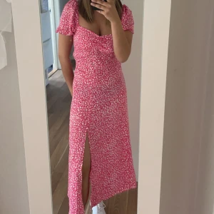 Klänning  - Jätte fin klänning! Använd 1 gång!
