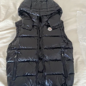 Moncler Väst - Såld!