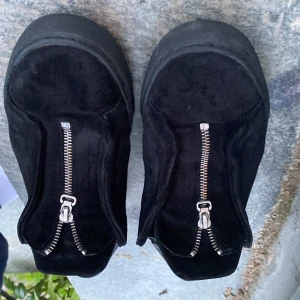 Axel arigato skor - Axel arigato skor som inte längre passar därför säljes. Storlek 42 passar även 43