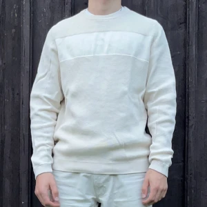 Tröja NN07 - Halloj! Säljer min tröja från NN07 som är i bra skick och endast använd ett fåtal gånger. Den är 9/10 i skick. Hör av dig vid minsta lilla fundering och var inte rädd för att pruta!