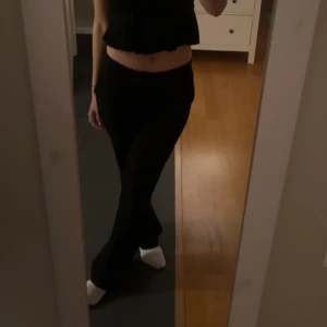 lågmidjade kostymbyxor från nelly - super fina lågmidjade kostymbyxor från nelly! knappt använda