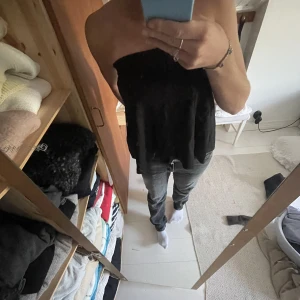 Zara Jeans - Säljer dessa jeans från zara så dom inte kommer till användning. Jag har som i en större storlek då jag ville att dom skulle sitta lite lösare. De är i storlek 38 men i vanliga fall har jag 34-36💕dom är i bra skick och inte slita alls