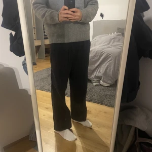 Arket twill byxor - Raka arket byxor i nyskick  Mörkblå Strl 48/180cm Nypris 790 Pris: 350