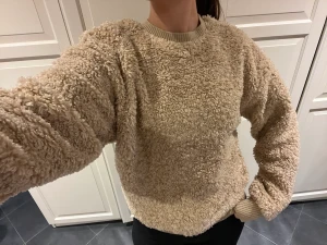 Fluffig tjocktröja  - Fluffig och varm hösttröja🤎✨