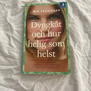 Titel: Dyngkåt och hur helig som helst Författare: Mia Skäringer Typ: Pocket Skick: Inga hundöron, inget skrivet i böckerna och pärmarna är fina. ISBN: 9789137159683 