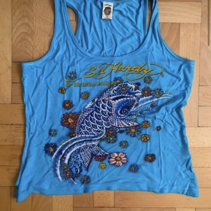Ed hardy linne - Ett as snyggt Edhardy linne köpt från Vinted, ej använd så mycket ❤️
