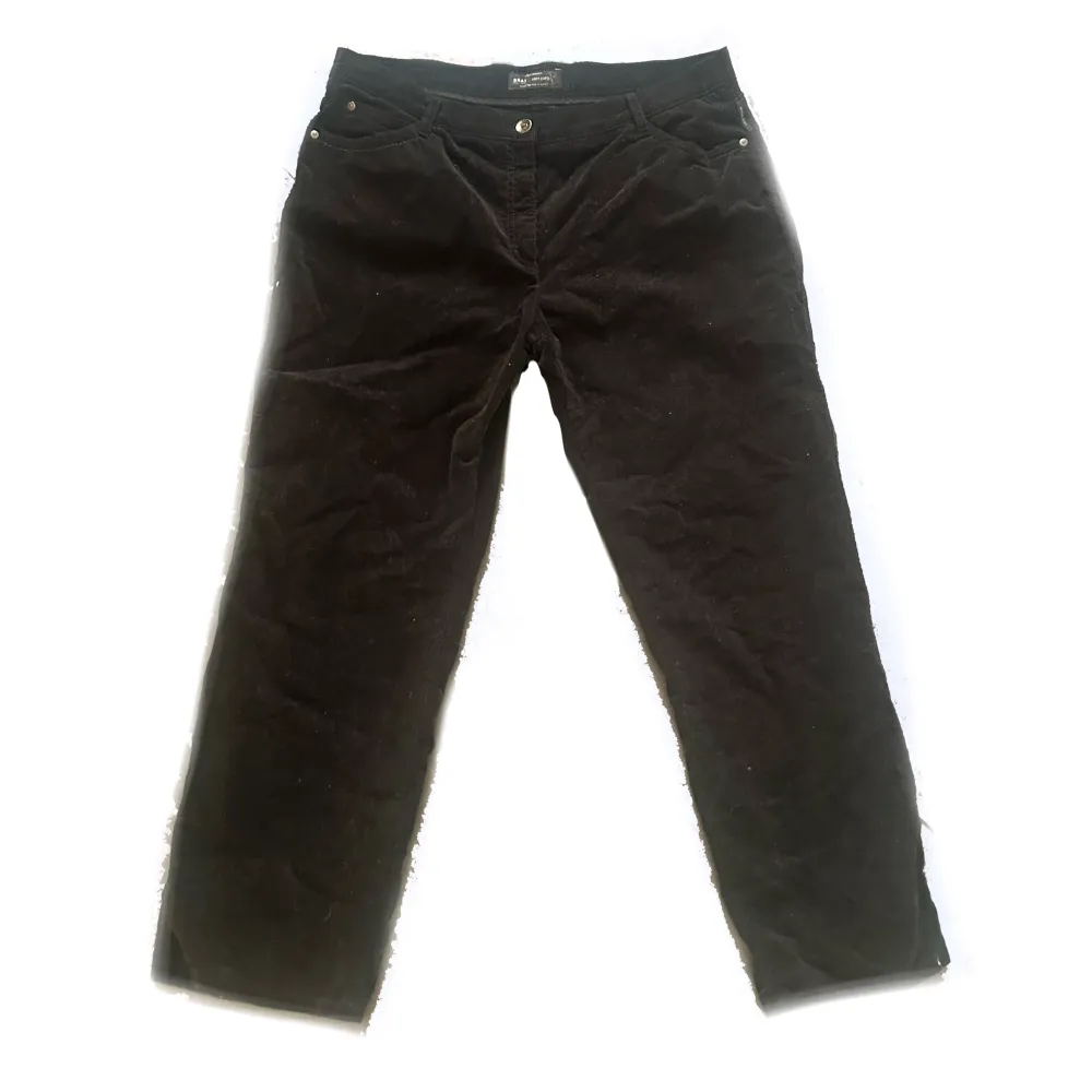 Svarta manchesterbyxor som inte kommit till använding då dom är för korta för mig. Kontakta om du är intresserad eller har frågor🩷. Jeans & Byxor.