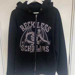 Säljer min reckless scholars hoodie. Sjukt bra skick. Storlek M 