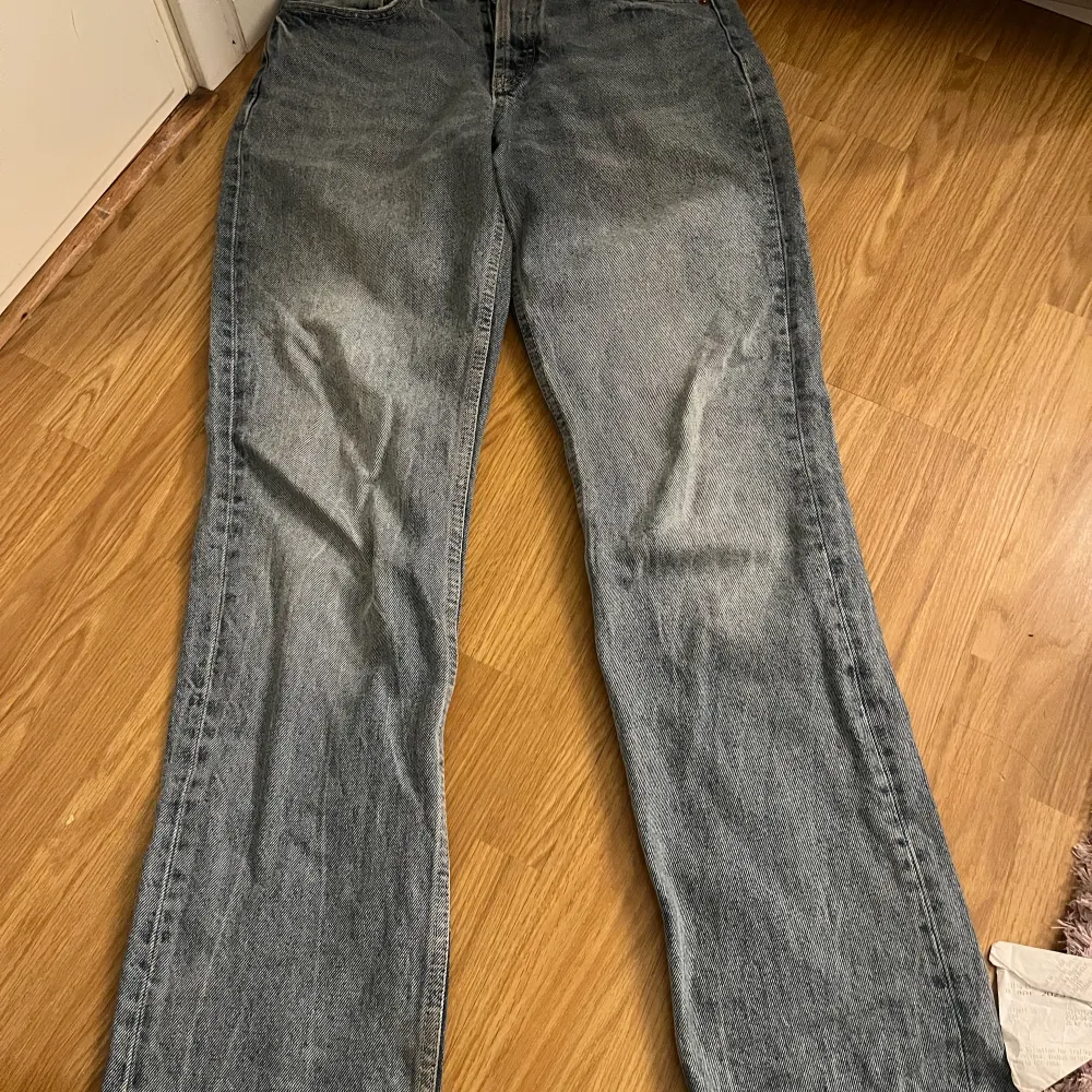 Skit snygga midrise jeans storlek 38 men passar även 36. Jeans & Byxor.