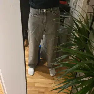 Loose fit jeans, köpta ifrån hm på Malmö emporia.