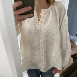 Zara blus  - Zara blus från barnavdelningen, passar mig som vanligtvis har XS ☺️