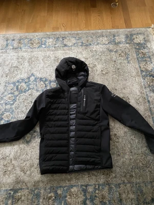 Sail racing jacka - En sail racing jacka i storlek M som är i bra skick pris kan diskuteras vid snabb affär