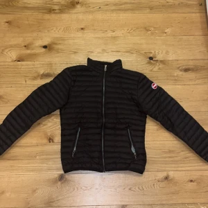 Downjacket 99 black ice - 166cm Size 14  Pris kan diskuteras