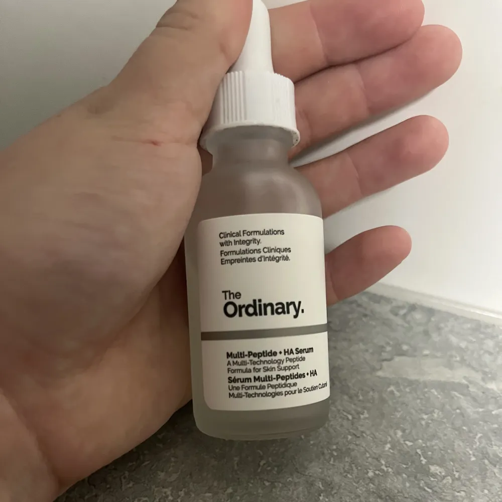 Säljer mitt ordinary serum, andvänd ca 5 gånger 💕köpte den för 300 kr. Övrigt.