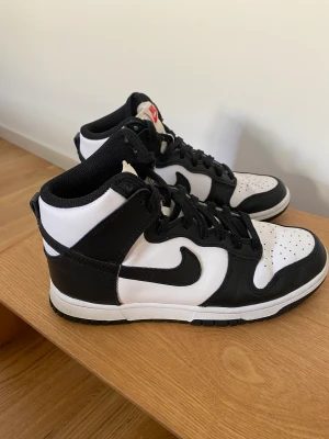 Nike High Dunks  - Nike High Dunks i bra skick strl 38