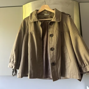 Jacka med korta ärmar - Bra skick