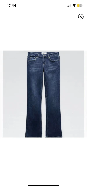 Zara jeans - Köpta för ca halvår sen, använda ca 4-5 gånger. Använder inte längre pga att jag inte tycker de passar mig! Precis som nyskick!